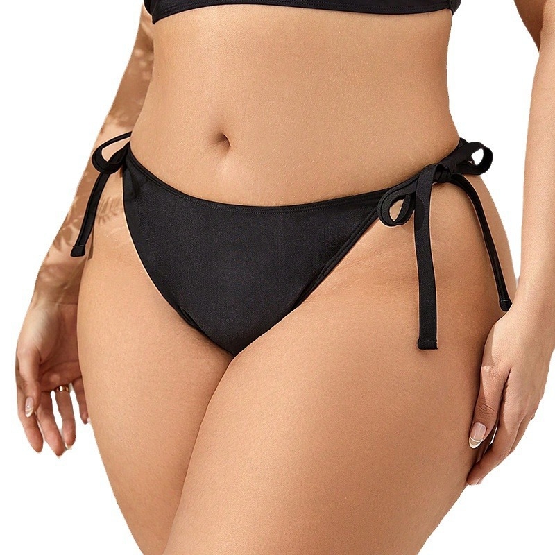 Ženski trokutasti bikini set, poliester 82%, podstava najlon 18%, težina 80 g