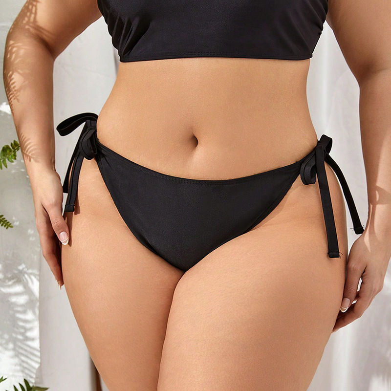 Ženski trokutasti bikini set, poliester 82%, podstava najlon 18%, težina 80 g