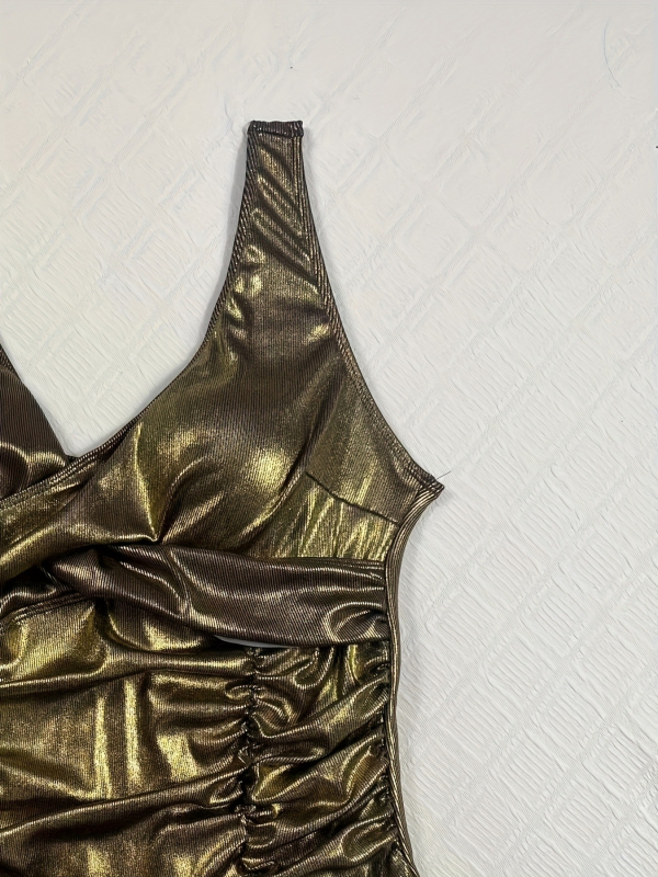 Plus veličina brončani jednocjelni kupaći kostim za žene, s križnim gornjim dijelom i plisiranim strukom (Fabric: Polyester; Polyester fiber 95%; Lining: Polyester mesh with Spandex 5%; Chest pads: Included; Pattern: Solid; Elasticity: High)