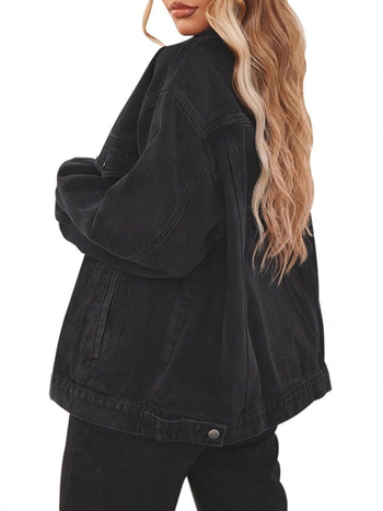 Γυναικείο τζιν μπουφάν με χαλαρή γραμμή, μακριά μανίκια, μεσαίας μήκους; ύφασμα denim από 80–90% βαμβάκι και <30% πολυεστέρα