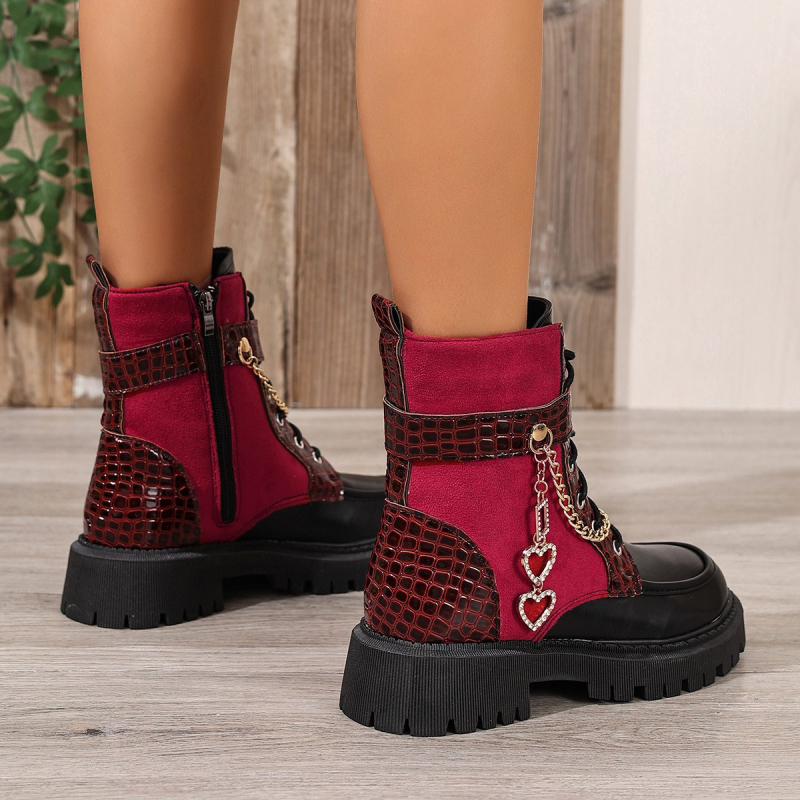 Női divatcsizma PU felsőrész, gumírozott talp, középmagas sarok 3–5 cm, alacsony szár.