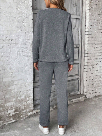 Σετ δύο τεμαχίων: μακρυμάνικη ζακέτα με φερμουάρ και μακριές παντελόνες; μονόχρωμο ύφασμα; πολυεστέρας ≥95%; φθινοπωρινή έκδοση 2025.