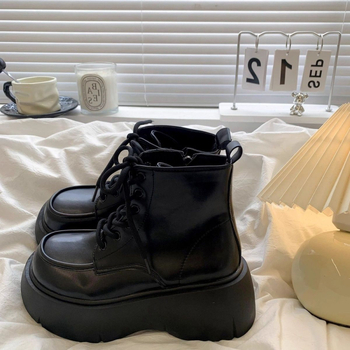 Ghete Martin, gleznă joasă, platformă groasă, PU partea superioară, talpă din cauciuc, șiret frontal + fermoar lateral