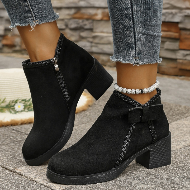 Ghete Martin din catifea cu fermoar lateral, vârf ascuțit, gleznă scurtă, toc gros mediu 3–5 cm