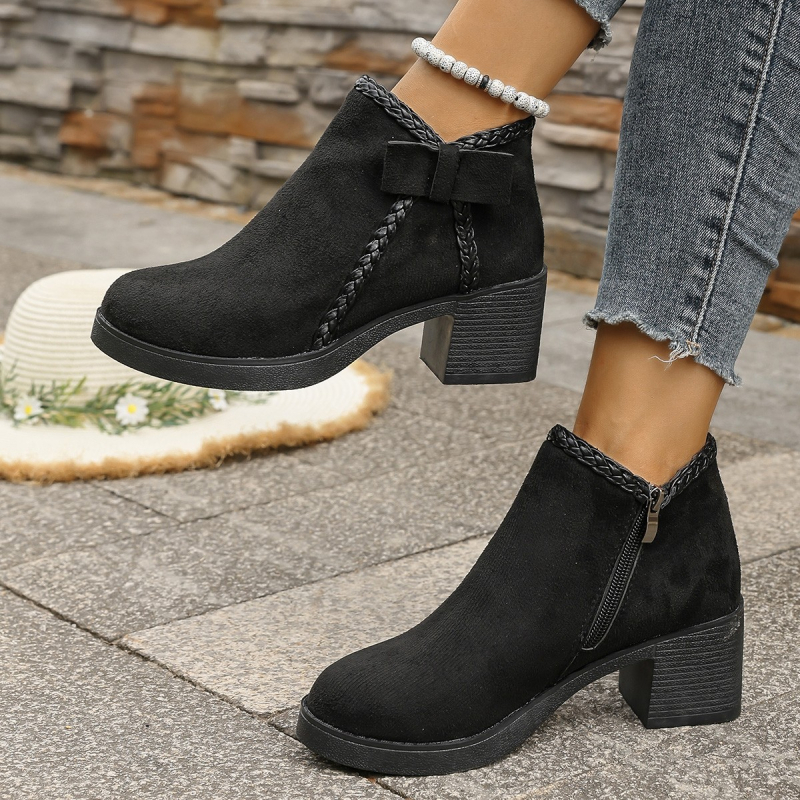 Ghete Martin din catifea cu fermoar lateral, vârf ascuțit, gleznă scurtă, toc gros mediu 3–5 cm