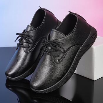 Γυναικεία καθημερινά παπούτσια με πάνω μέρος από ραφία, εσωτερική επένδυση από μαλλί, ριγέ μοτίβο, ύψος τακουνιού 0–1 εκ, στυλ μούλες.