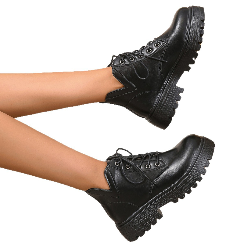 Sieviešu Martin zābaki – zemā augšdaļa, apaļa purngala, vidēja garuma papēdis 3–5 cm, šņorējami, PU augšdaļa, gumijas zole, ūdensnecaurlaidīgi un pretslīdoši