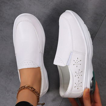 Moteriški kasdieniniai odiniai mokasinai su kvėpuojančia vidine danga, viršus – sintetinė oda, apvalus pirštas, raišteliai, žemas kulnas 1–3 cm