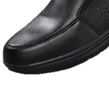 Moteriški kasdieniniai odiniai mokasinai su kvėpuojančia vidine danga, viršus – sintetinė oda, apvalus pirštas, raišteliai, žemas kulnas 1–3 cm