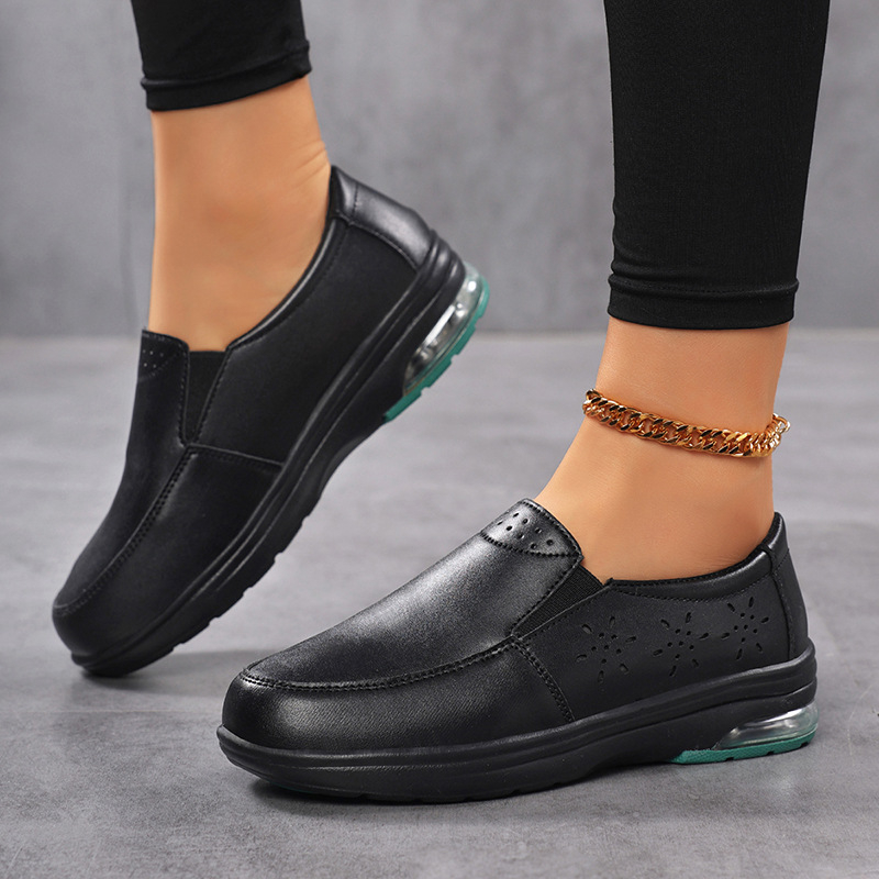 Moteriški kasdieniniai odiniai mokasinai su kvėpuojančia vidine danga, viršus – sintetinė oda, apvalus pirštas, raišteliai, žemas kulnas 1–3 cm