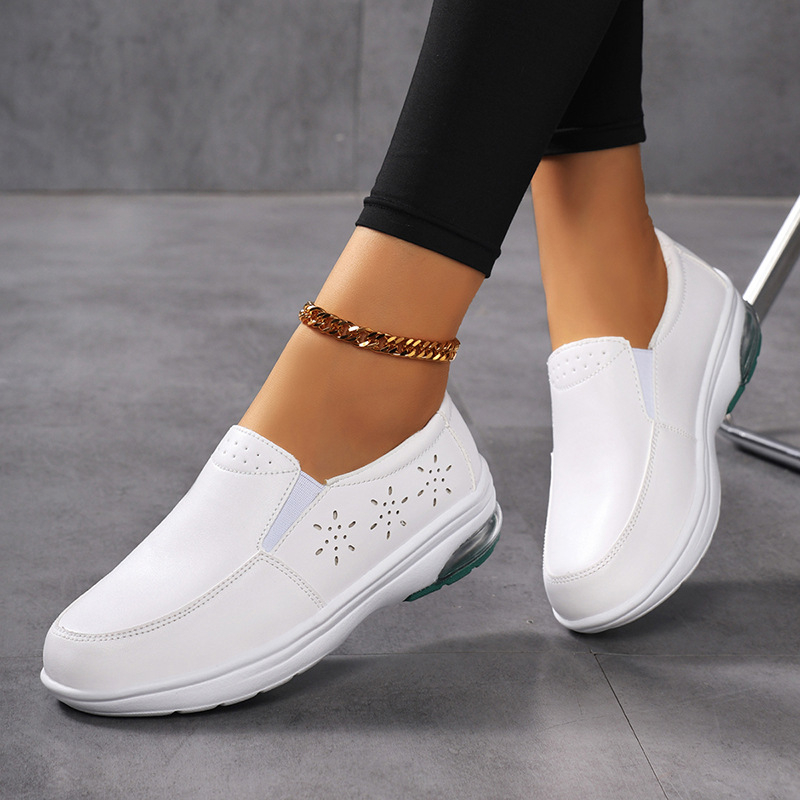 Moteriški kasdieniniai odiniai mokasinai su kvėpuojančia vidine danga, viršus – sintetinė oda, apvalus pirštas, raišteliai, žemas kulnas 1–3 cm