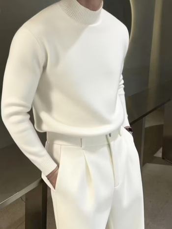 Мъжки пуловер от 100% вълна, слим фит, с полувисока яка и дълги ръкави.