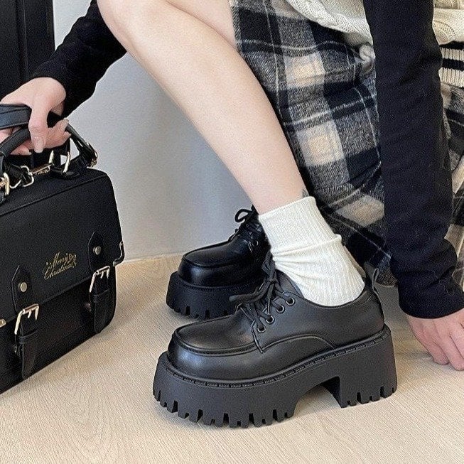 Moteriški odiniai bateliai su kvadratine nosimi, priekinis raištelis, žemas viršus, gumos platforma