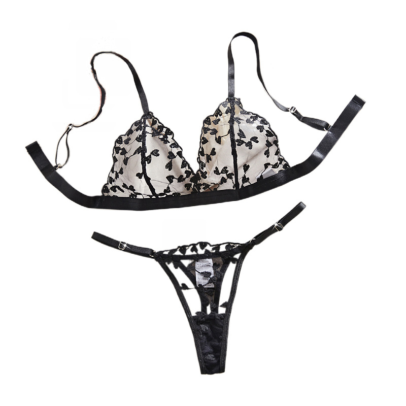 Háló anyagú fehérnemű készlet: áttetsző háromszög kosár, szív hímzéssel, 90–95% poliészter