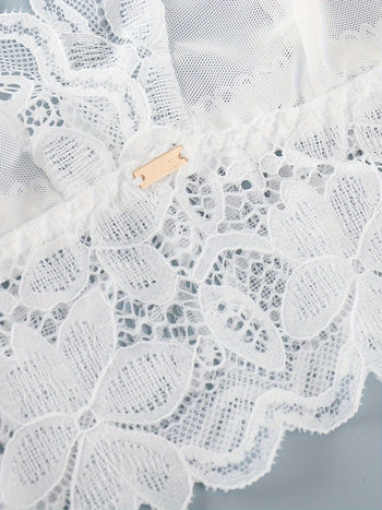 Σουτιέν χωρίς σύρμα από δαντελωτό δίχτυ, κύριο ύφασμα νάιλον, επένδυση βαμβάκι, κλασικό πολυτελές στυλ, με λειτουργία συγκράτησης