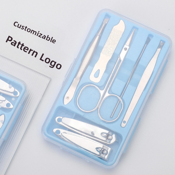 Σετ 7 τεμαχίων εργαλείων περιποίησης νυχιών σε κουτί από ανοξείδωτο ατσάλι, με ηλεκτροπλατινέ φινίρισμα