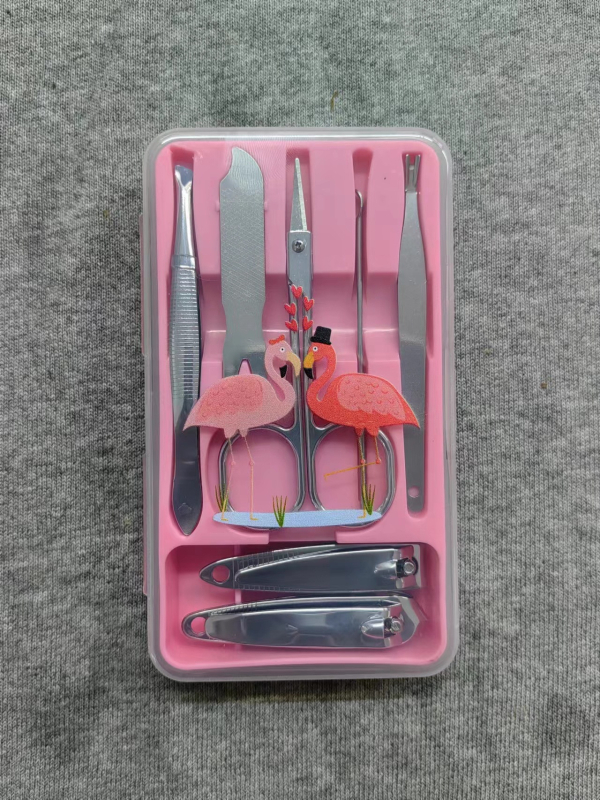 7-dijelni set za njegu noktiju u kutiji od nehrđajućeg čelika s elektroplatiranim završetkom