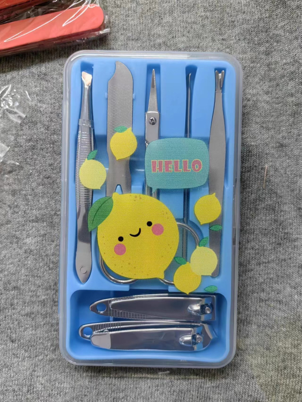 7-dijelni set za njegu noktiju u kutiji od nehrđajućeg čelika s elektroplatiranim završetkom