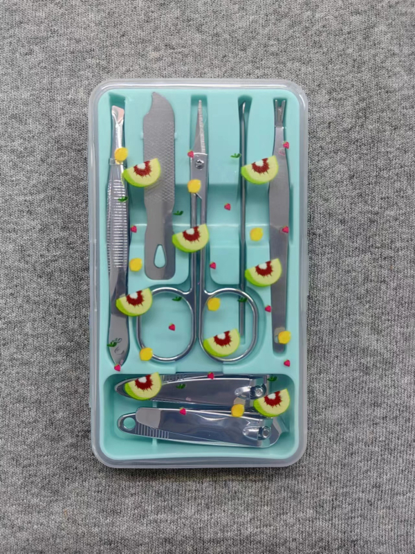 7-dijelni set za njegu noktiju u kutiji od nehrđajućeg čelika s elektroplatiranim završetkom