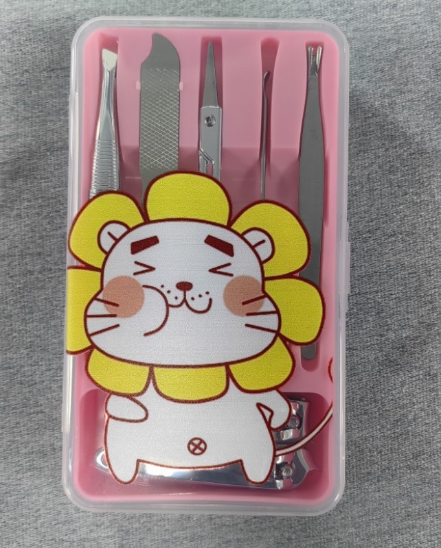 7-dijelni set za njegu noktiju u kutiji od nehrđajućeg čelika s elektroplatiranim završetkom