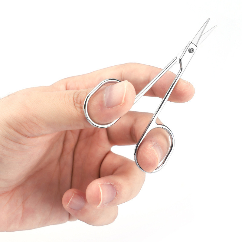 7-dijelni set za njegu noktiju u kutiji od nehrđajućeg čelika s elektroplatiranim završetkom