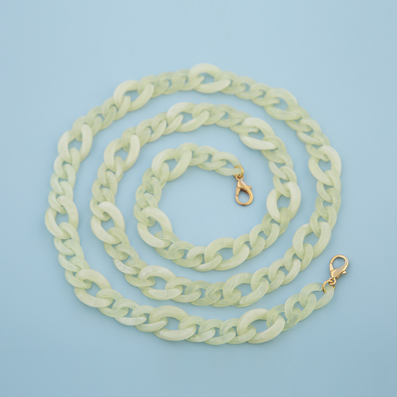 Akrilni lanac za torbu preko ramena | Višestilni visokokvalitetni lanac za torbe | Materijal: plast | Licencirana privatna marka | Zimska kolekcija 2023