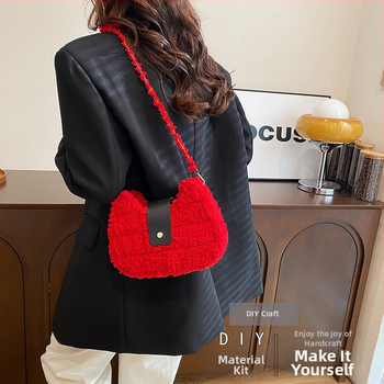 Χνουδωτή τσάντα για τη μασχάλη σε σχήμα καρδιάς, κλείσιμο με καπάκι, θήκη για κινητό, σε στυλ δρόμου