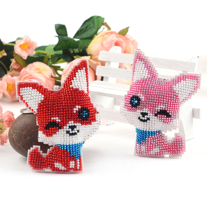 Võtmehoidja karikatürimotiiviga, 14CT ristõmbluse komplekt, plastplaad, kahepoolsed tikandid