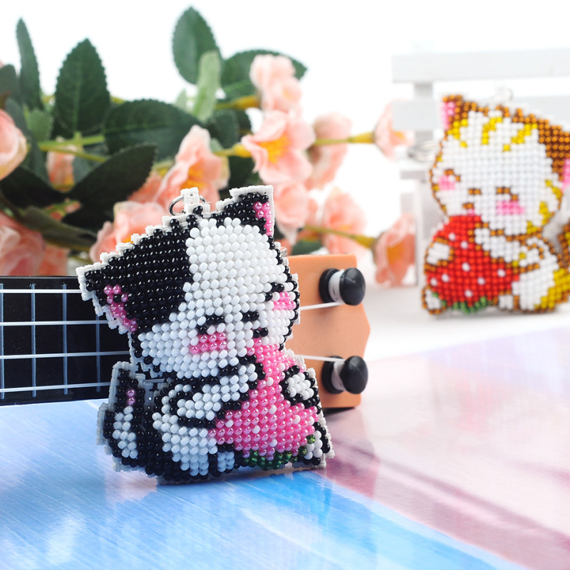 Võtmehoidja karikatürimotiiviga, 14CT ristõmbluse komplekt, plastplaad, kahepoolsed tikandid