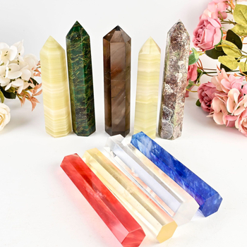 Κρυσταλλική κολώνα εξάγωνικού σχήματος με αιχμηρή κορυφή; υλικό: κρύσταλλο; μάρκα: Rub crystal crafts; στυλ: μοντέρνο και μινιμαλιστικό.