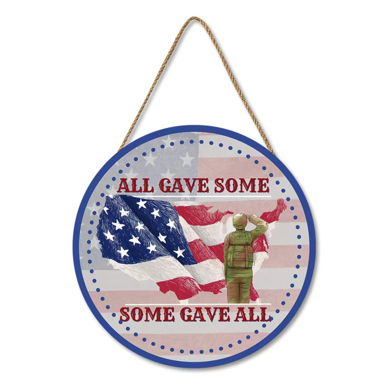 Apvali mediniai sieniniai plokštė su Amerikos Nepriklausomybės Dienos vėliavos motyvu, skirta svetainei ir durų ženklui (skulptavimas, spauda, pusiau mechaninė gamyba)