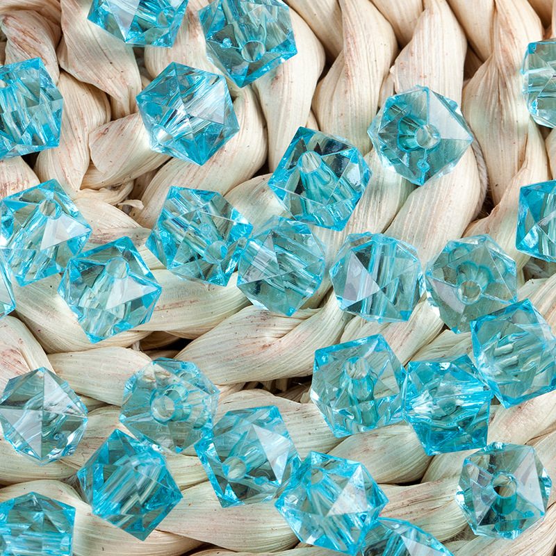 Mărgele acrilice libere – tehnici de prelucrare variate, stil proaspăt și dulce