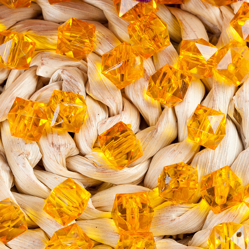 Mărgele acrilice libere – tehnici de prelucrare variate, stil proaspăt și dulce