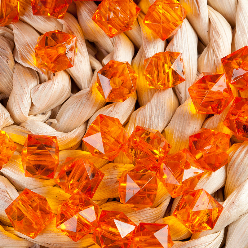 Mărgele acrilice libere – tehnici de prelucrare variate, stil proaspăt și dulce