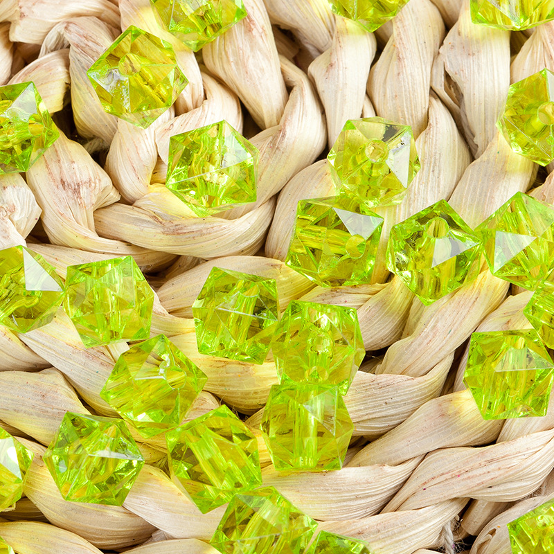 Mărgele acrilice libere – tehnici de prelucrare variate, stil proaspăt și dulce