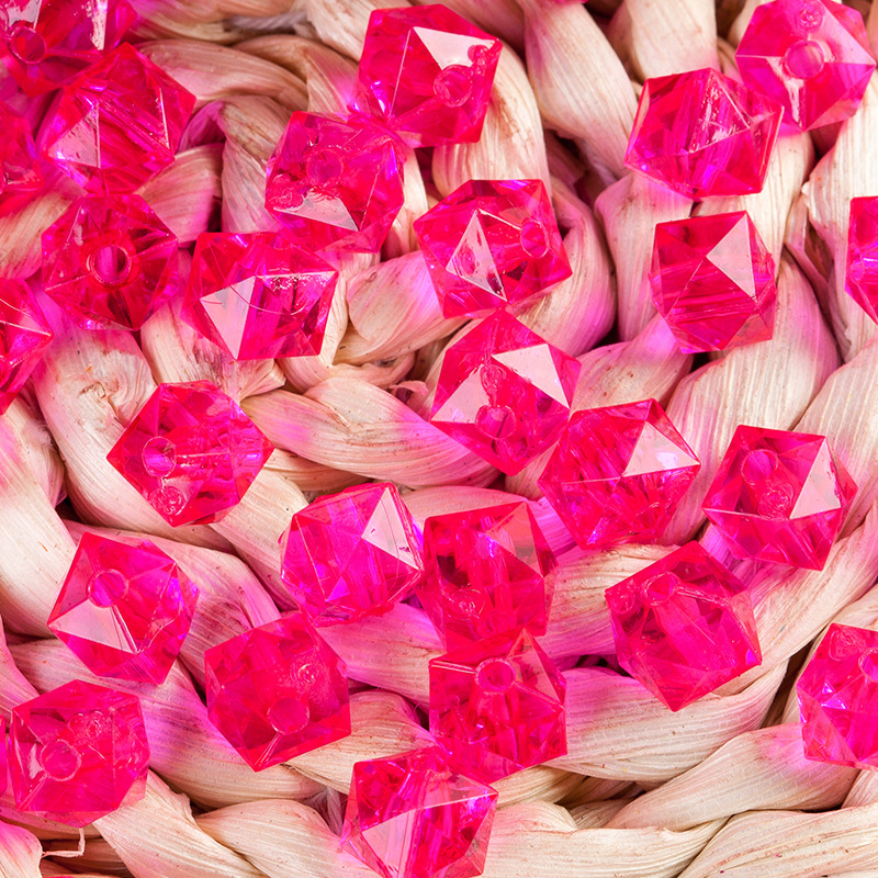 Mărgele acrilice libere – tehnici de prelucrare variate, stil proaspăt și dulce