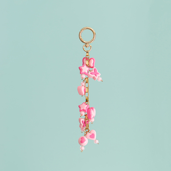 Висулка за чанта: акрилна буква, преплетена корда, мъниста от перли (модел B386)