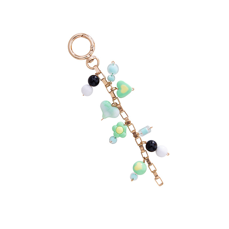 Висулка за чанта: акрилна буква, преплетена корда, мъниста от перли (модел B386)