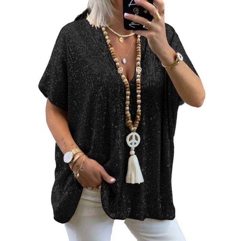 Marškinėliai su blizgučiais ir poliesteriu, V kaklo iškirptė, trumpomis rankovėmis, laisvas kirpimas, koliažo dizainas