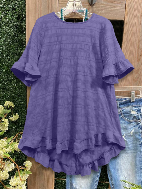 Top cu textură zbârcită în carouri, volan la margine, nasture în spate, guler rotund, poliester