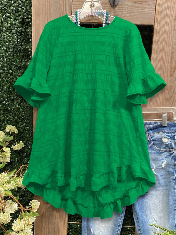 Top cu textură zbârcită în carouri, volan la margine, nasture în spate, guler rotund, poliester