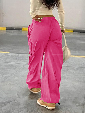 Ежедневни панталони в стил работно облекло, нейлон-полиестерова смес (50–70% нейлон, до 30% полиестер), нисък талия, права кройка, панели с колажен дизайн