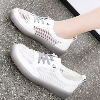 Γυναικεία slip-on αθλητικά παπούτσια – Διαπνέον εσωτερικό από δίχτυ, στρογγυλή μύτη, χαμηλό κολάρο, συνθετικό δέρμα στην επάνω επιφάνεια, καουτσούκ σόλα