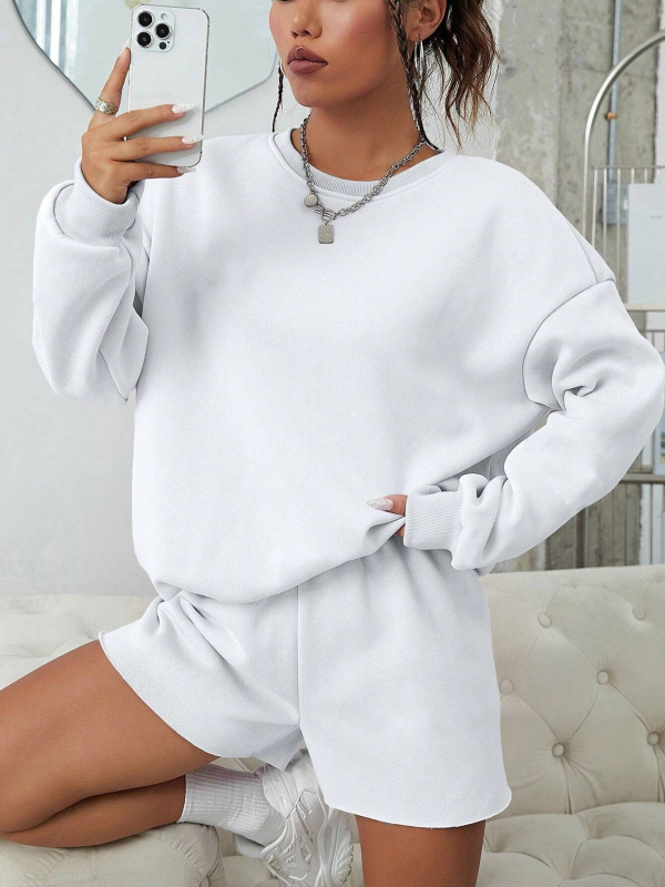 Costum de femei cu pantaloni — model 3D, pantaloni 3/4, poliester, 70–80% compoziție a materialului, vară 2024