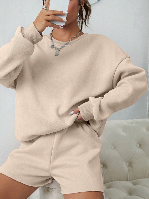 Costum de femei cu pantaloni — model 3D, pantaloni 3/4, poliester, 70–80% compoziție a materialului, vară 2024