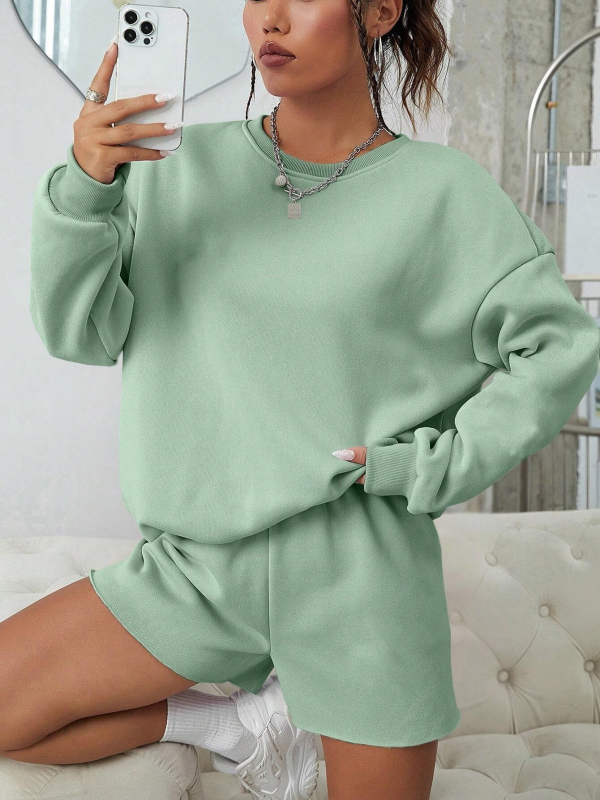 Costum de femei cu pantaloni — model 3D, pantaloni 3/4, poliester, 70–80% compoziție a materialului, vară 2024