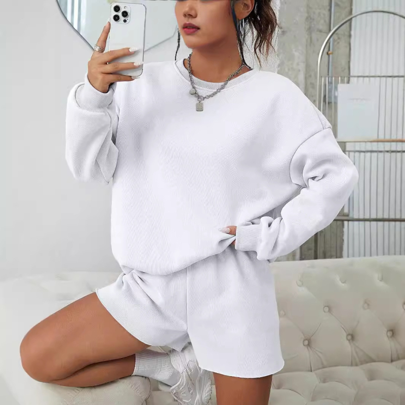 Costum de femei cu pantaloni — model 3D, pantaloni 3/4, poliester, 70–80% compoziție a materialului, vară 2024