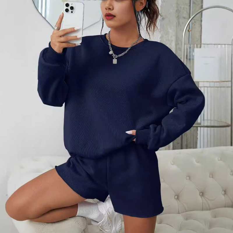 Costum de femei cu pantaloni — model 3D, pantaloni 3/4, poliester, 70–80% compoziție a materialului, vară 2024