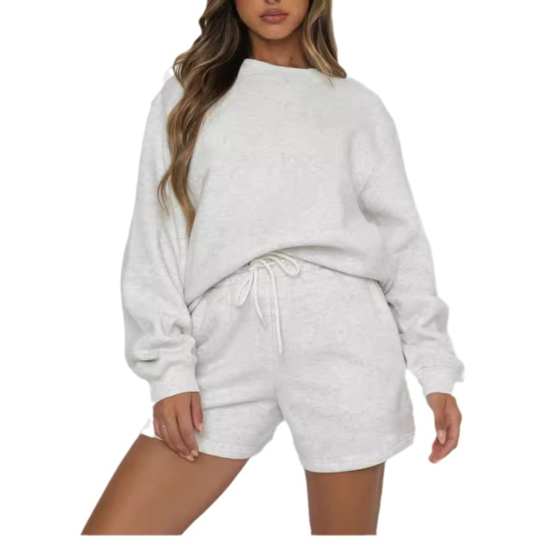 Costum de femei cu pantaloni — model 3D, pantaloni 3/4, poliester, 70–80% compoziție a materialului, vară 2024