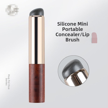 Korektora un lūpu otu ar mīkstu apaļu galvu, koka rokturis, kopējais garums 10 cm, matu garums 1 cm, portatīva